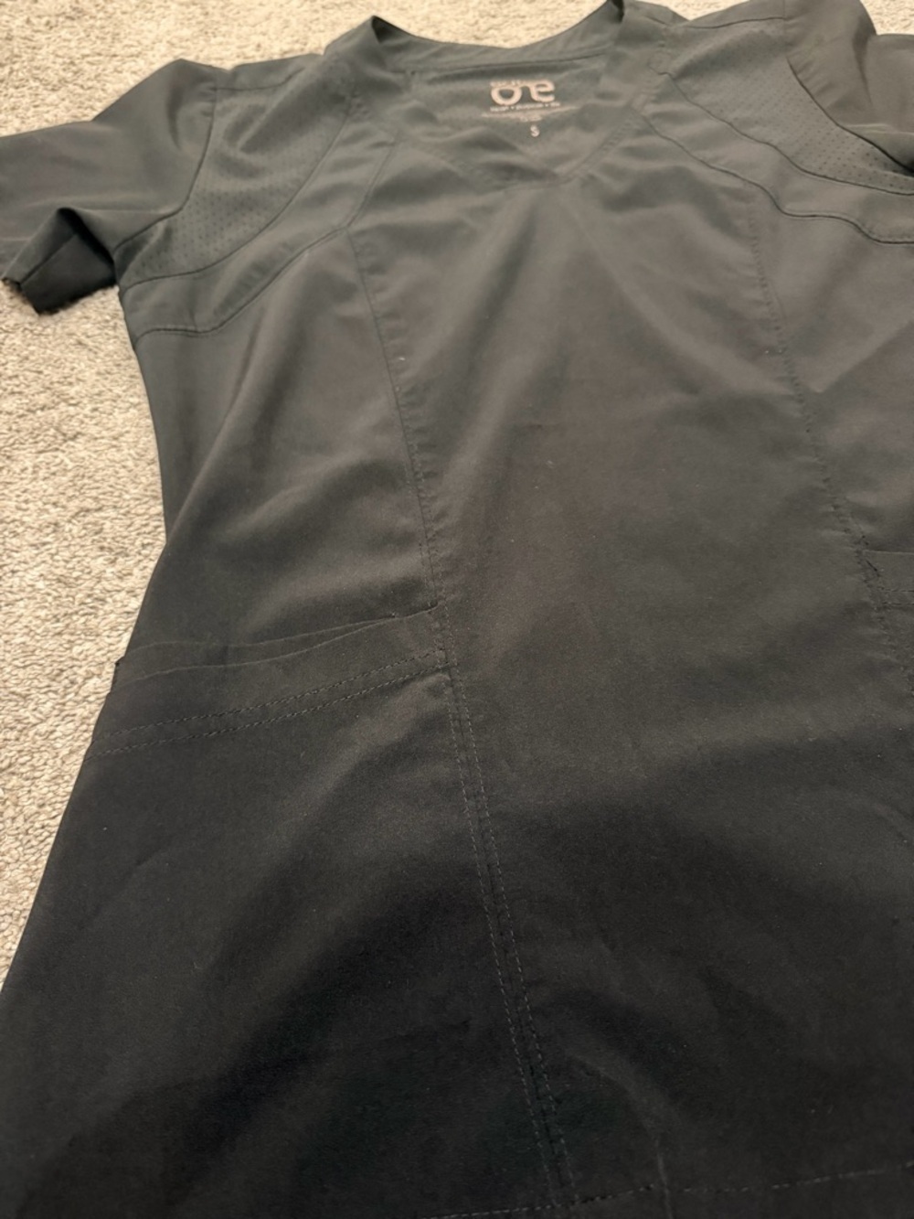 BARCO ONE Black Racer 4 Pocket Scrub Top - Picture 4 of 6